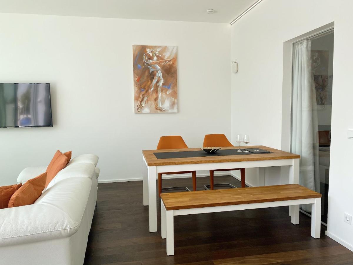 Weingut-Aparthotel Olinger Меринг Экстерьер фото