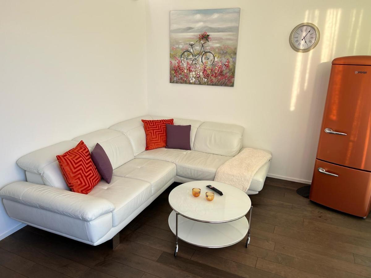 Weingut-Aparthotel Olinger Меринг Экстерьер фото
