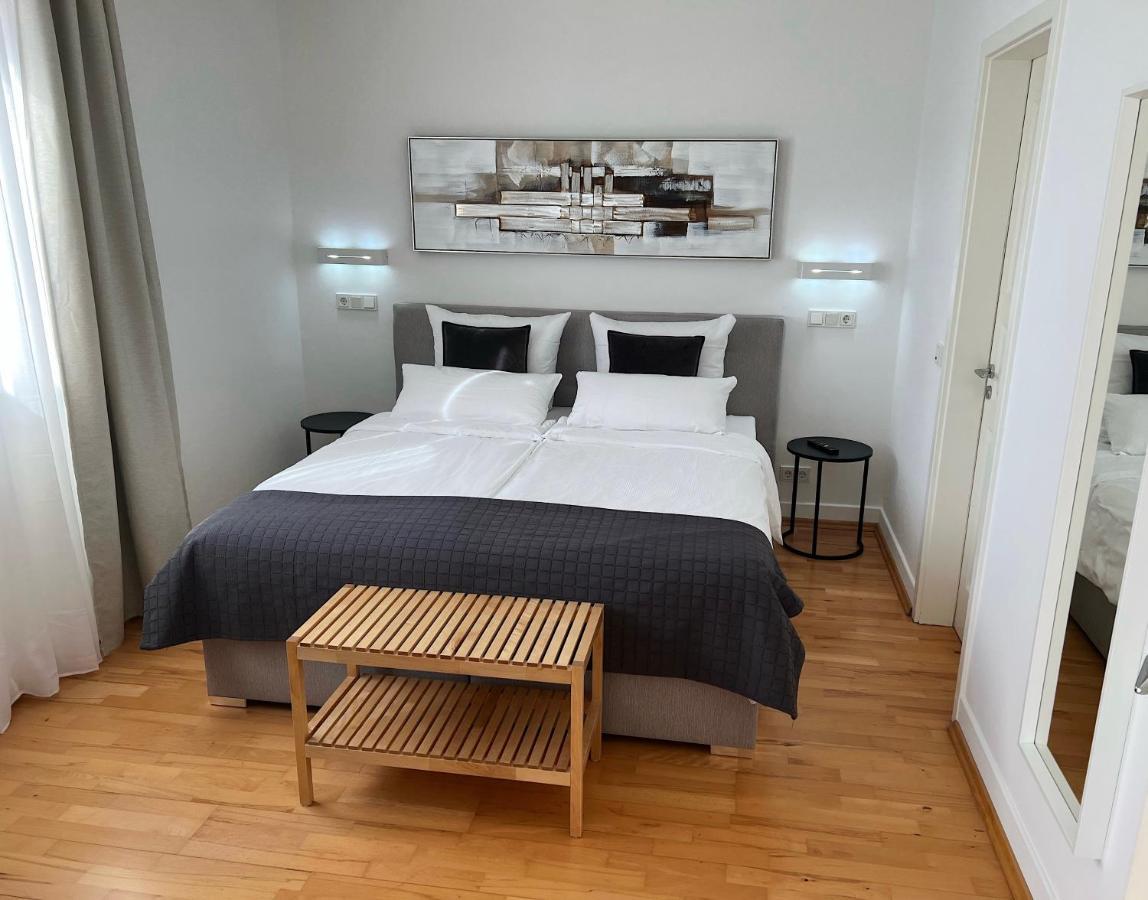 Weingut-Aparthotel Olinger Меринг Номер фото