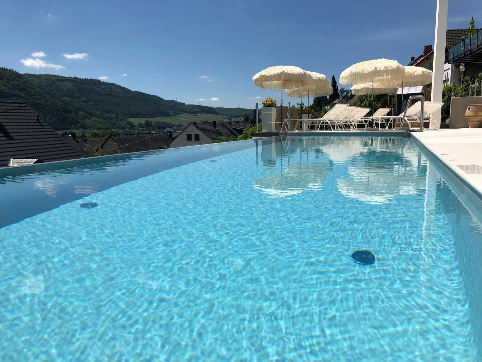 Weingut-Aparthotel Olinger Меринг Экстерьер фото
