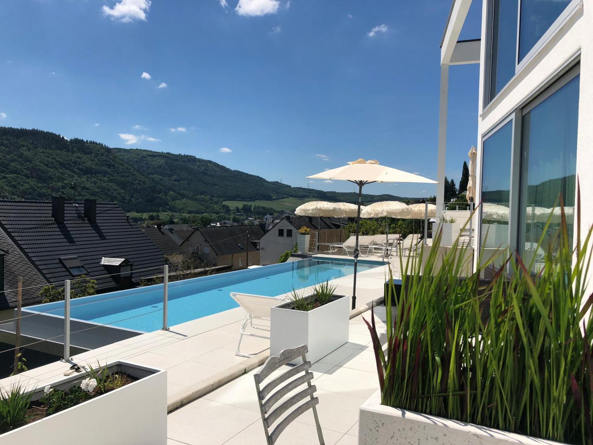 Weingut-Aparthotel Olinger Меринг Экстерьер фото