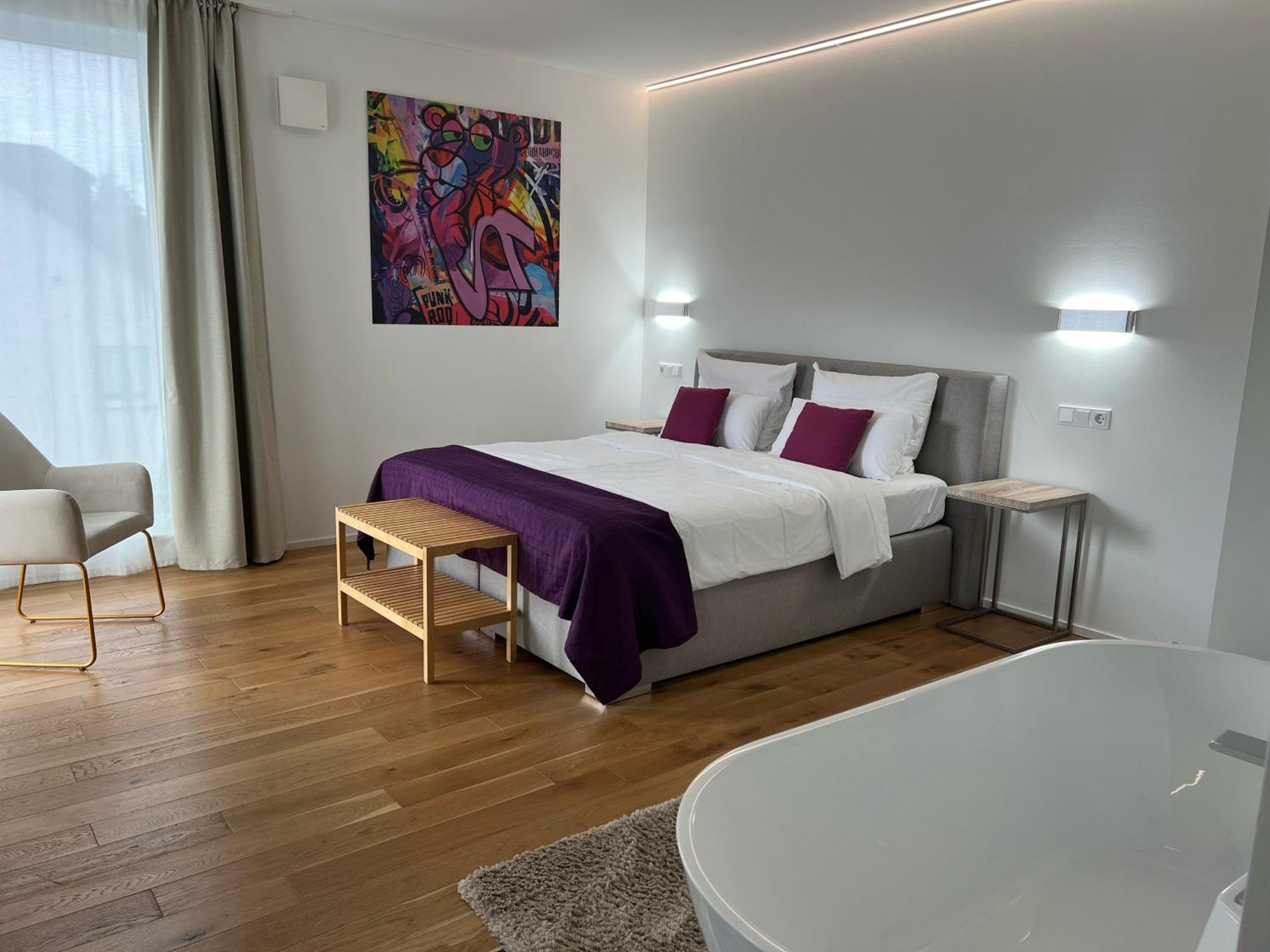 Weingut-Aparthotel Olinger Меринг Экстерьер фото
